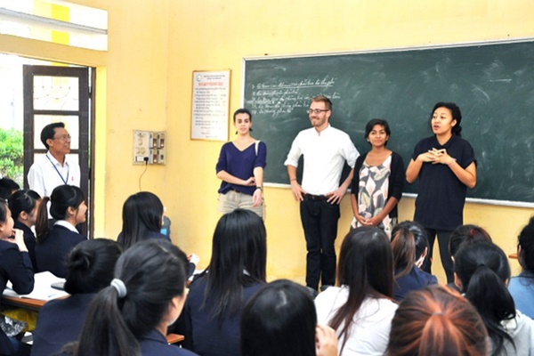 Bên cạnh những lợi ích kể trên thì công việc trợ giảng tiếng Anh part time cũng có một số khó khăn sau: (Nguồn Internet)