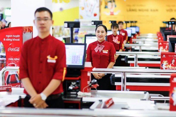 Nhân viên Vinmart hướng đến hình ảnh chuyên nghiệp, thân thiện. Nguồn ảnh: Internet