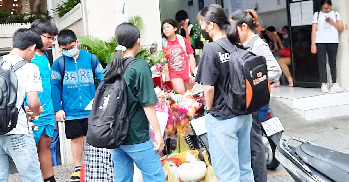 Học Thêm: Nhu Cầu Thực Tế Hay Vòng Xoáy Áp Lực Điểm Số?